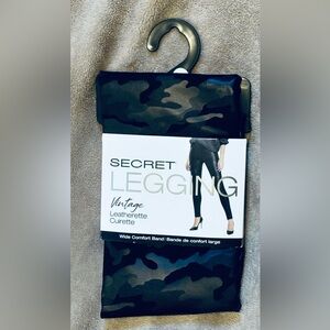 Secret Camo Pattern Leatherette Leggings Size Large